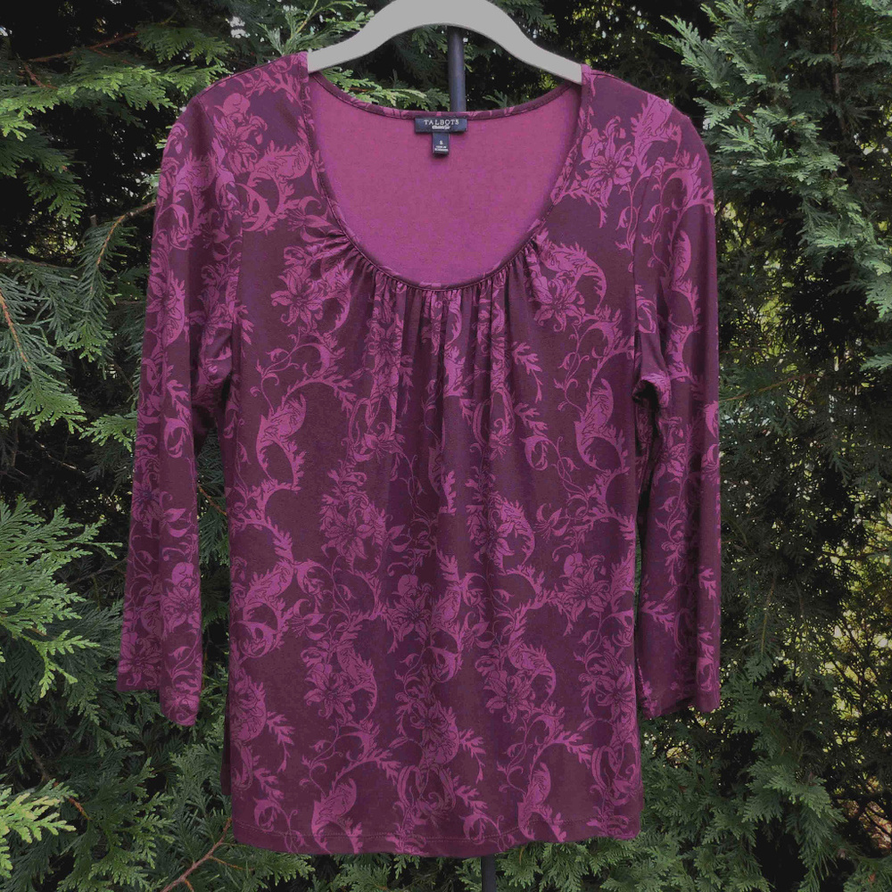 Talbots Stretchy Scoop Neck Top in beautiful Plum Foral Print
